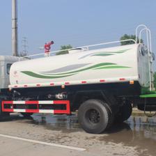 天錦底盤發動機馬力與灑水車廠家圖片詳解